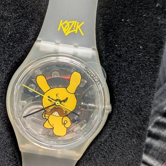 NIB Kidrobot x Swatch Tennis Pro Dunny Watch Frank Kozik Yellow Pro Club Box Set - Picture 3 of 13